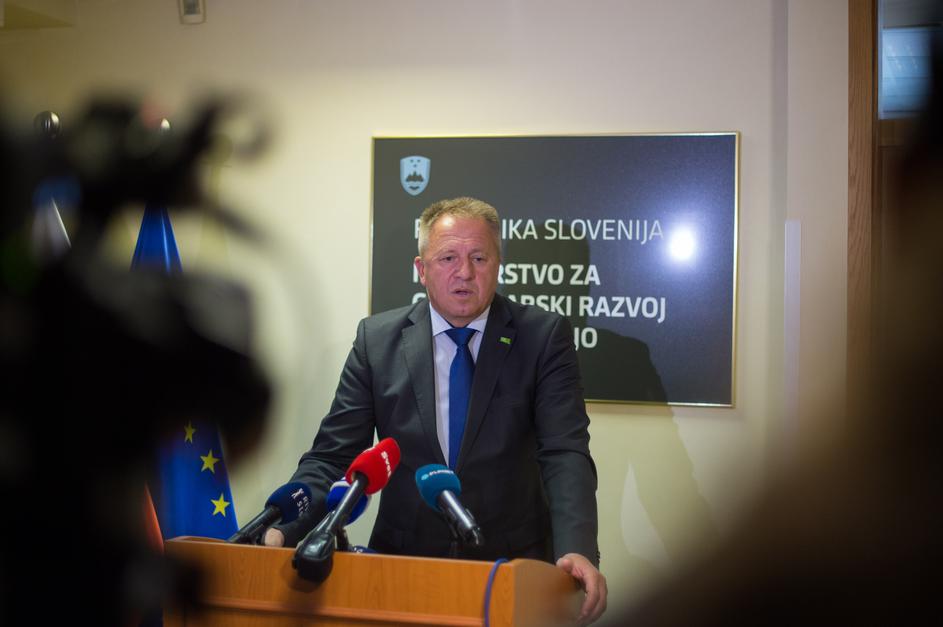 Zdravko Počivalšek, minister za gospodarski razvoj in tehnologijo,