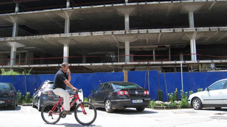 Kranjska knjižnica na nove prostore čaka že 30 let. Nova knjižnica brez opreme s