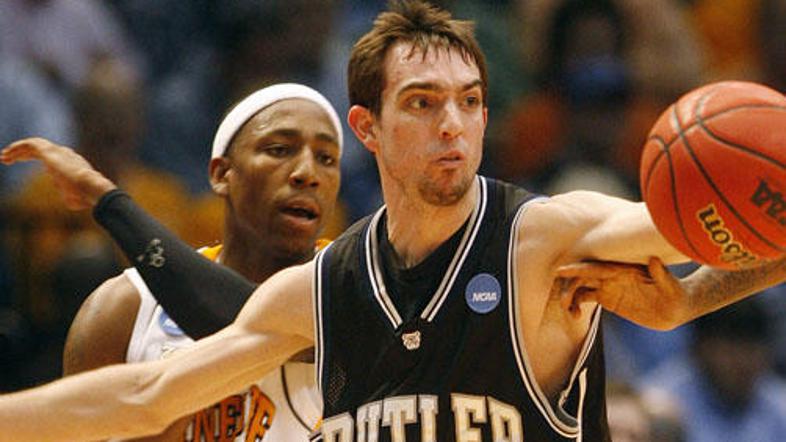 Smith (v ozadju) bo košarkarjem Olimpije pomagal vse do konca sezone.