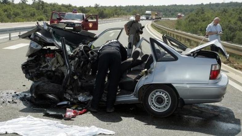 V hudi prometni nesreči je umrl 66-letni slovenski državljan iz Maribora.