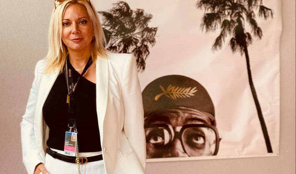 Voditeljica Veronika K. Žajdela žaluje