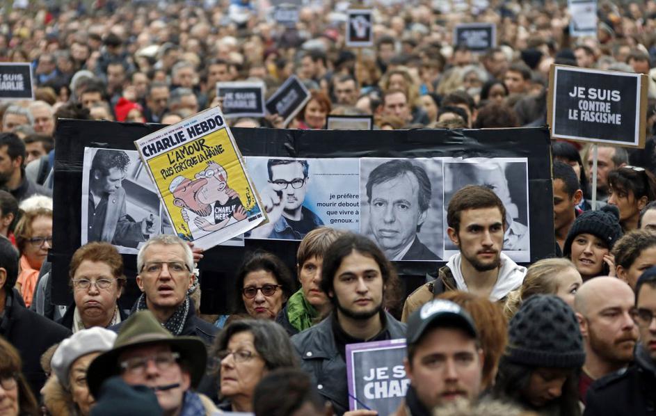 Zborovanja v spomin na 17 žrtev terorističnih napadov.