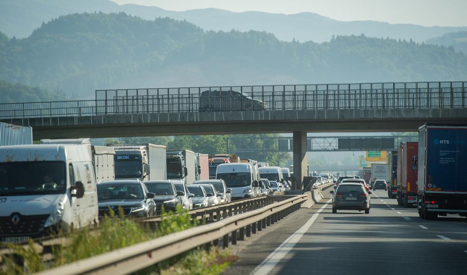 Pozor, na tem odseku promet poteka drugače kot doslej