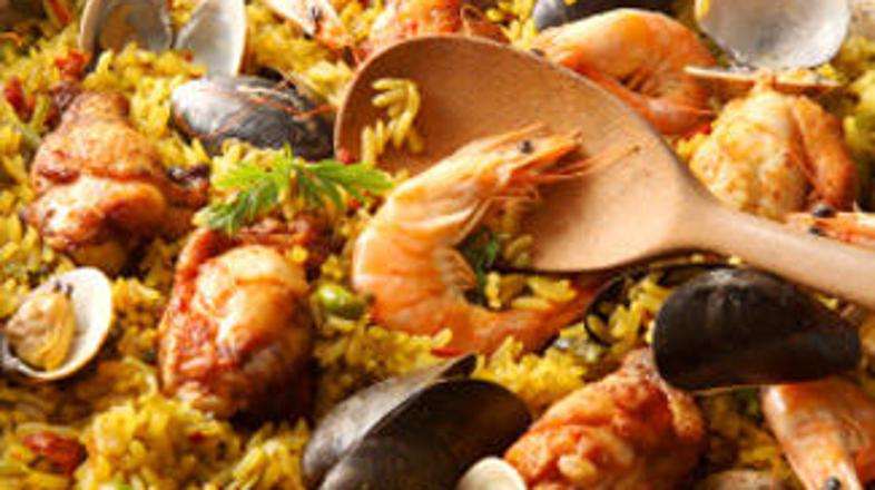 Paella lahko vsebuje tudi piščančje meso in lignje.