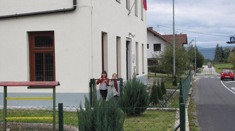 Podružnična šola na Štrekljevcu se ravnateljici zdi najprimernejša rešitev za no