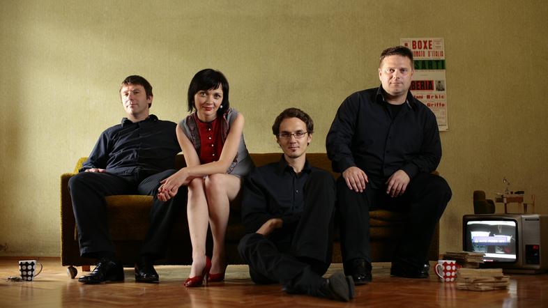 "Sicer me hecajo, da sem njihova šefica, kar pa ni vedno najlažje," pevka koment