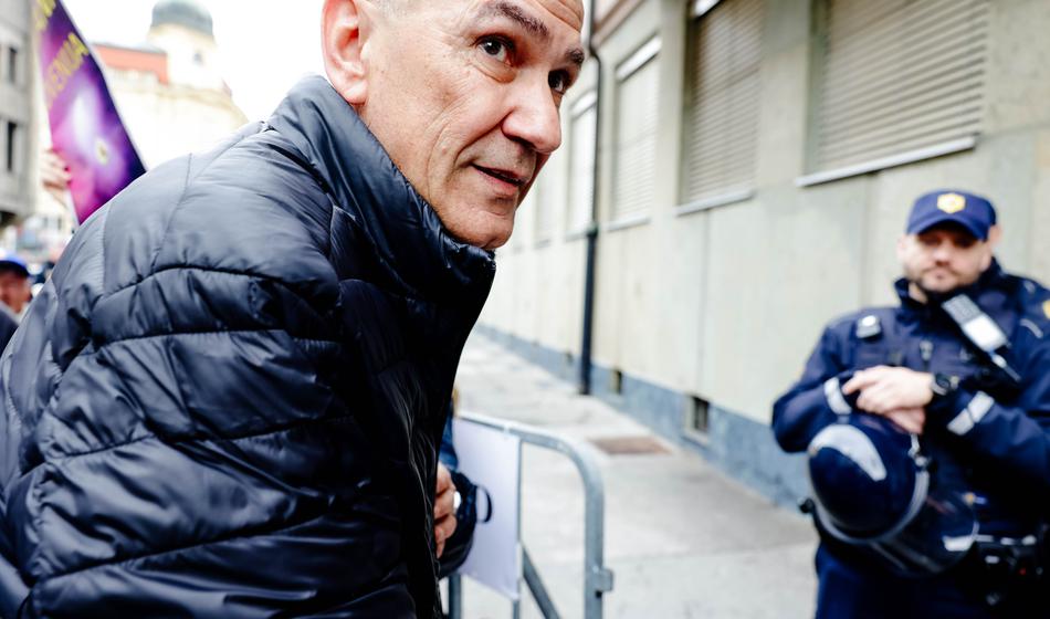 Janši visoka odškodnina, sodišče sodbo skriva