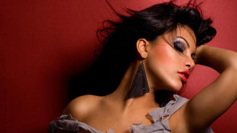 Vam dolgi lasje dajejo moč zapeljevanja?