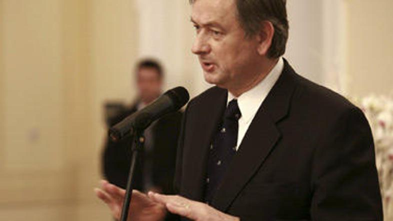 Predsednik je razpisal volitve v evropski parlament.