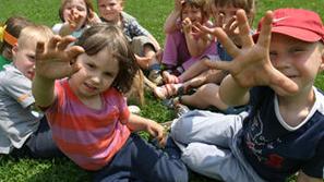 Na območju celotne Slovenije otrokom pripravljajo številne programe za dejavno p