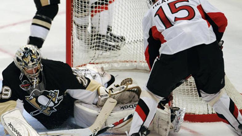 Dany Heatley je zadel dvakrat za prvo letošnjo zmag Ottawe Senatorsov.