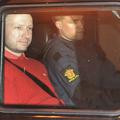 Breivik v avtomobilu.