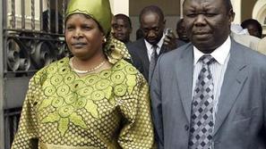 Zimbabvejski premier in prva dama sta bila na poti na deželo, kjer naj bi preživ