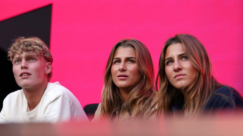 Cruz Hewitt, Myla Federer, Charlene Federer