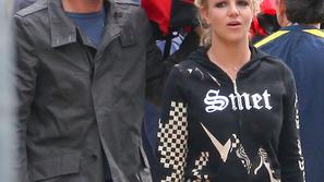 Britney z zaročencem Jasonom. (Foto: Flynet)