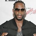 Si je R. Kelly res "sposodil" nekaj tonov?