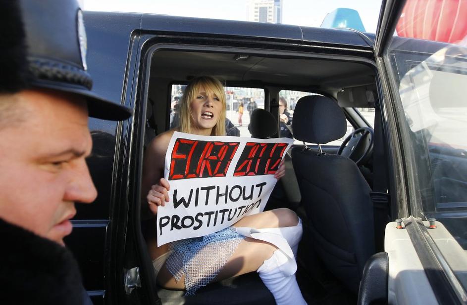 Ukrajinske feministke Femen protestirajo proti pričakovanem porastu prostitucije