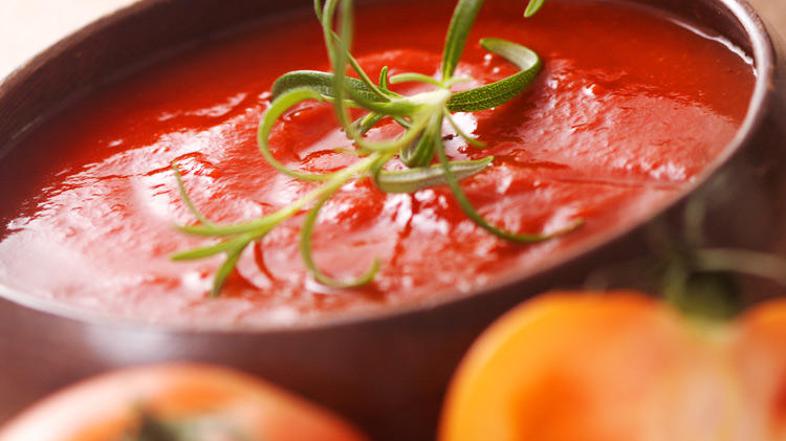 Ogrejte se s pikantno paradižnikovo juho. (Foto: Shutterstock)