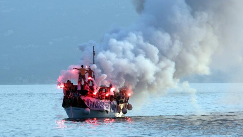 navijači rijeka morje bakle huligani