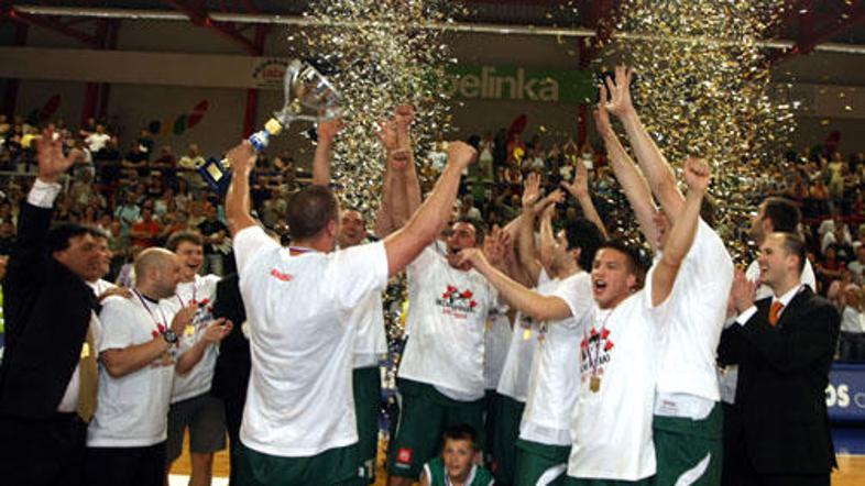 Košarkarji Uniona Olimpije so letos osvojili dvojno krono, zdaj se obetajo sprem