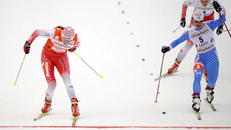 Petra Majdič (skrajno levo) je Arianno Follis (desno) premagala za le nekaj cent