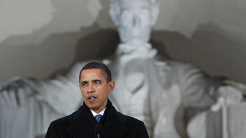 Bolj ko si Obama ogleduje vojaška sodišča, bolj všeč so mu.