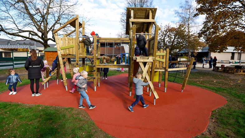 Otroci na igralih, vrtec Janina, Kranjski vrtci