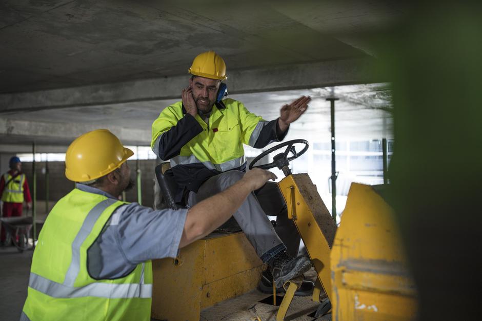 delavci gradbinci gradbeništvo viličar | Avtor: Profimedia