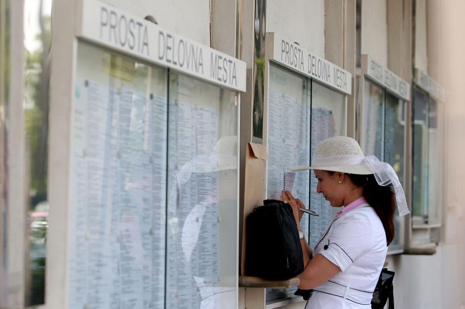 slovenija 01.07.10 zavod za zaposlovanje, brezposelni, iskalci dela, oglasna tab | Avtor: Nik Rovan