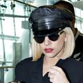 Lady Gaga naj bi bila v razmerju z Angelino Jolie. (Foto: Flynet/JLP)
