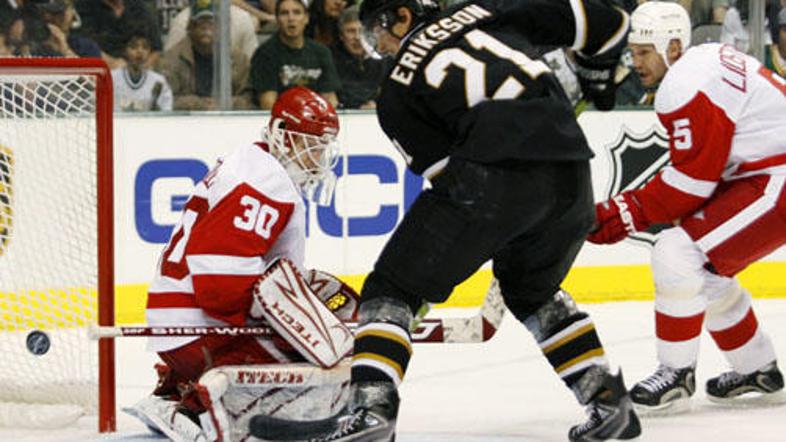Prvi gol na tekmi je padel šele v 40. minuti, ko je zadel Loui Eriksson.