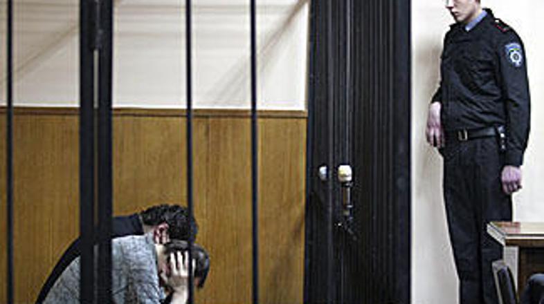 Nekdanji policisti bodo za grozljiv umor odsedeli tudi do 13 let.