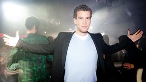 Vroči house večer nad mestom