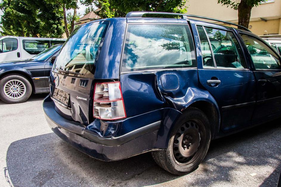 policija prodaja avtomobile