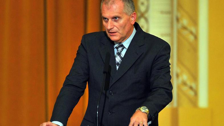 Roman Kramer in drugi mestni svetniki so na zadnji seji opozarjali, da brez pomo