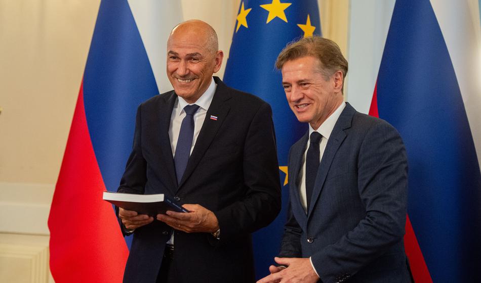 Po 100 dneh Janše Golob odgovarja z vlado v senci