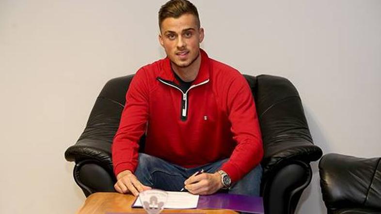 Denis Šme, podpis pogodbe