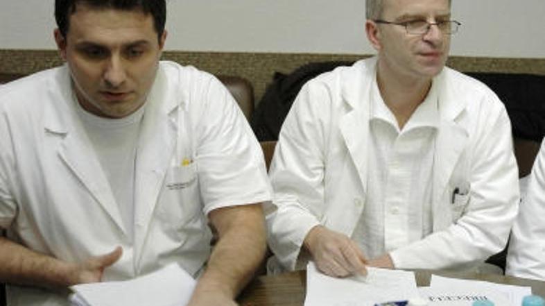 V zdravniški zbornici predlagajo mediacijo med sprtima zdravnikoma, Erikom Brecl