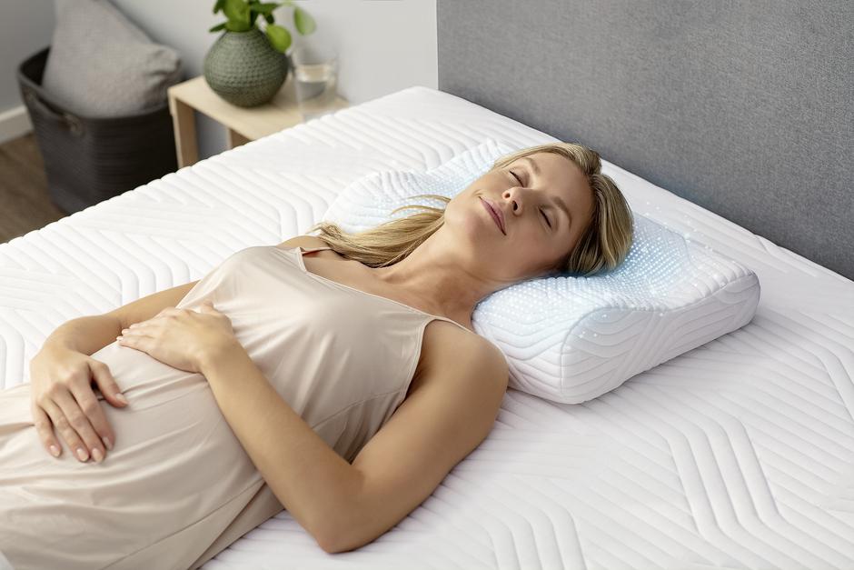 Anatomski vzglavnik, spanje, ženska, postelja | Avtor: Lesnina XXXL