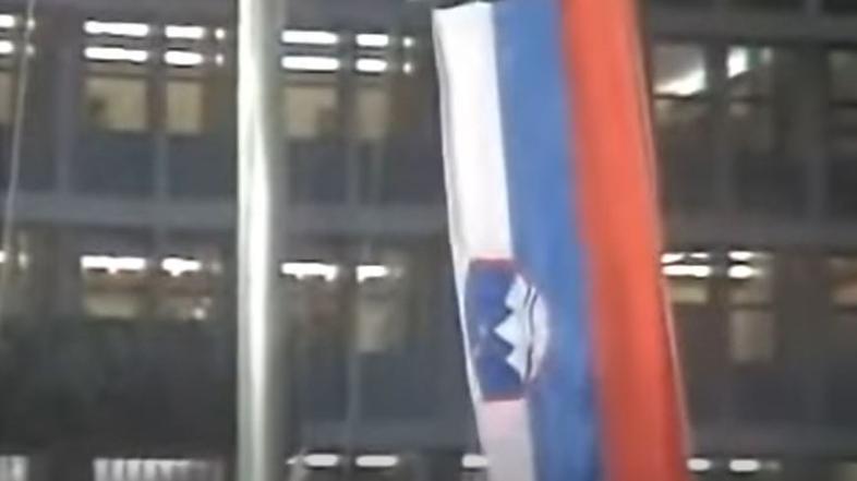 Slovenska zastava na razglasitvi samostojnosti