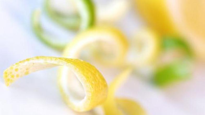 Limonino lupino včasih vrzite v kamin.