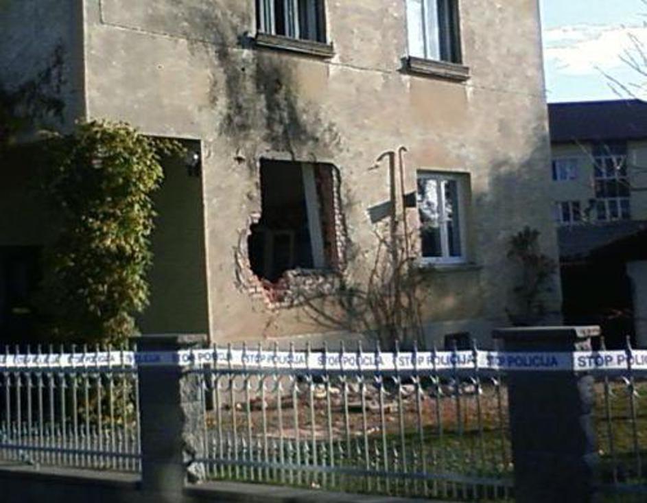 Hiša je bila v eksploziji precej poškodovana. (Foto: Andraž Sodja)