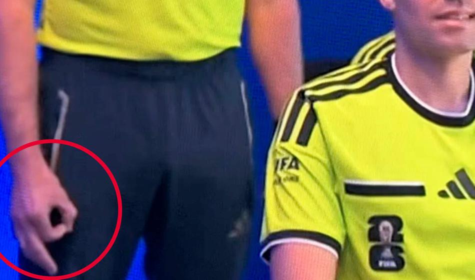 S to gesto naj bi sodnik simboliziral nadvlado bele rase