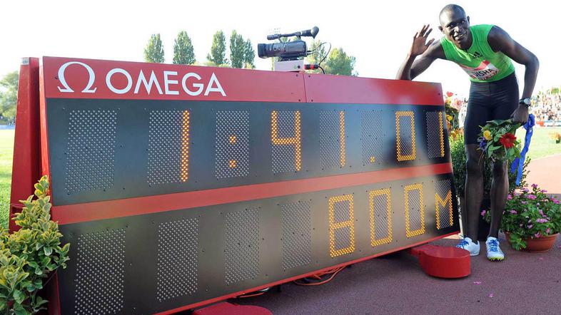 Po tednu dni je Rudisha spet poziral ob novem svetovnem rekordu na 800. (Foto: E