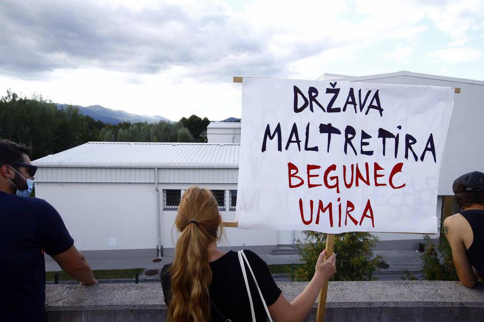 Protesti v Postojni, azilni dom