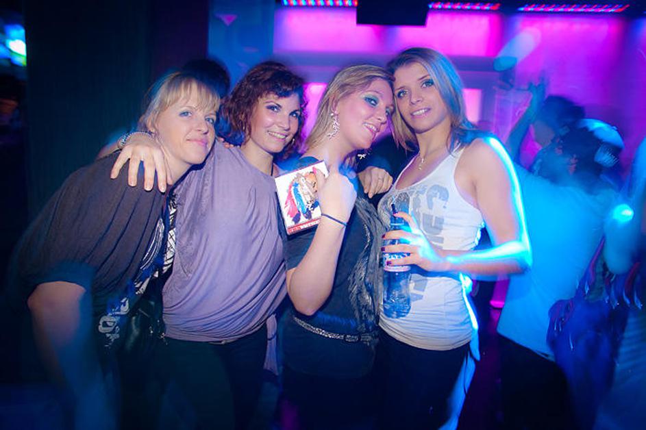 Sredin hip hop v klubu Top