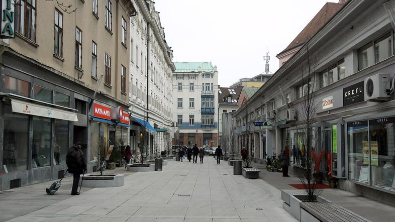 V zadnjih letih se je v nekaterih prostorih na Nazorjevi ulici zamenjalo veliko 
