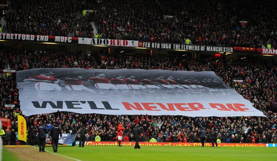 München letalska nesreča zastava transparent Manchester United Everton Premier L