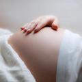 Zunanji obrat v Sloveniji izvajajo praviloma po 37. tednu nosečnosti. (Foto: Shu