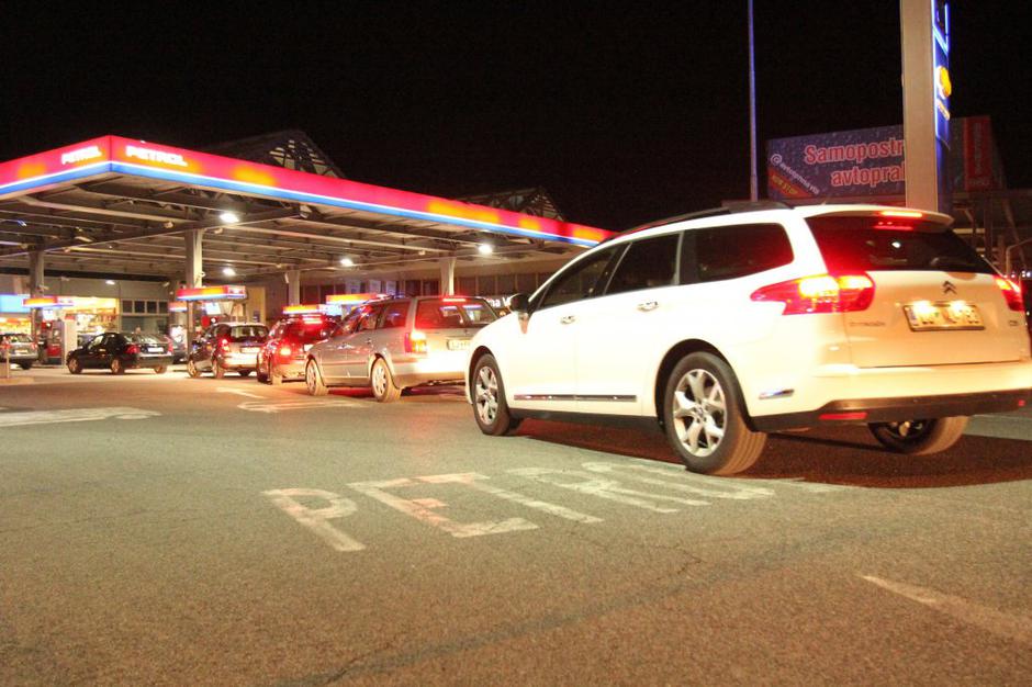 bencinska črpalka | Avtor: Uroš Podgorelec